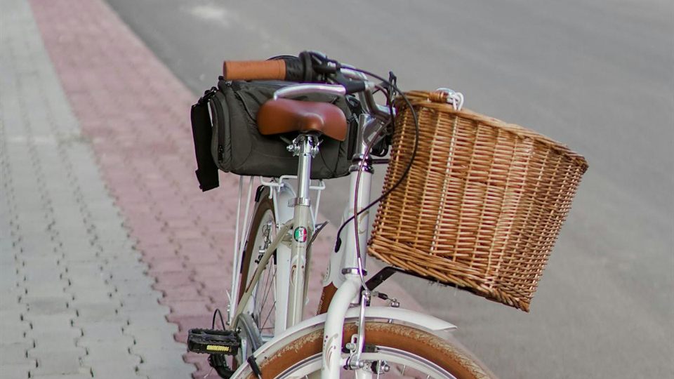 街中に停められたタウンユースの自転車